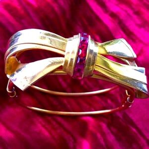 Vintage rare 1940’s gold tone/ rhinestone bracelet